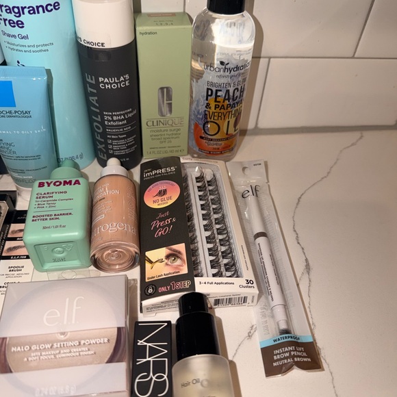 ALL NEW Beauty Bundle - Makeup, Haircare, Accessories, etc. $180 VALUE - Picture 4 of 5